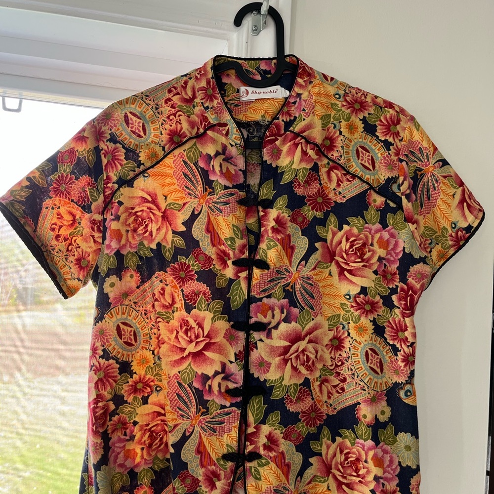 Vintage Chinese-style floral blouse